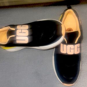 New (UGG) unisex running shoes, size 8